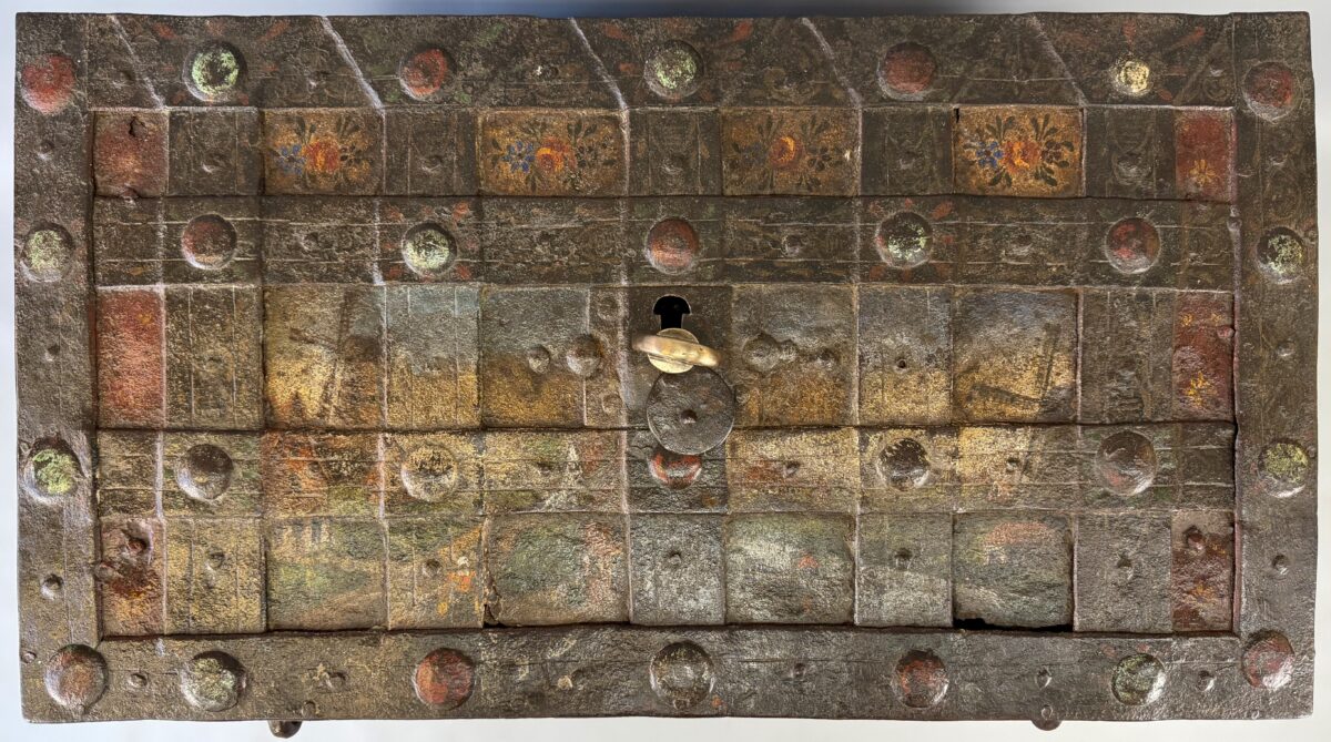 Beschilderde geldkist te koop