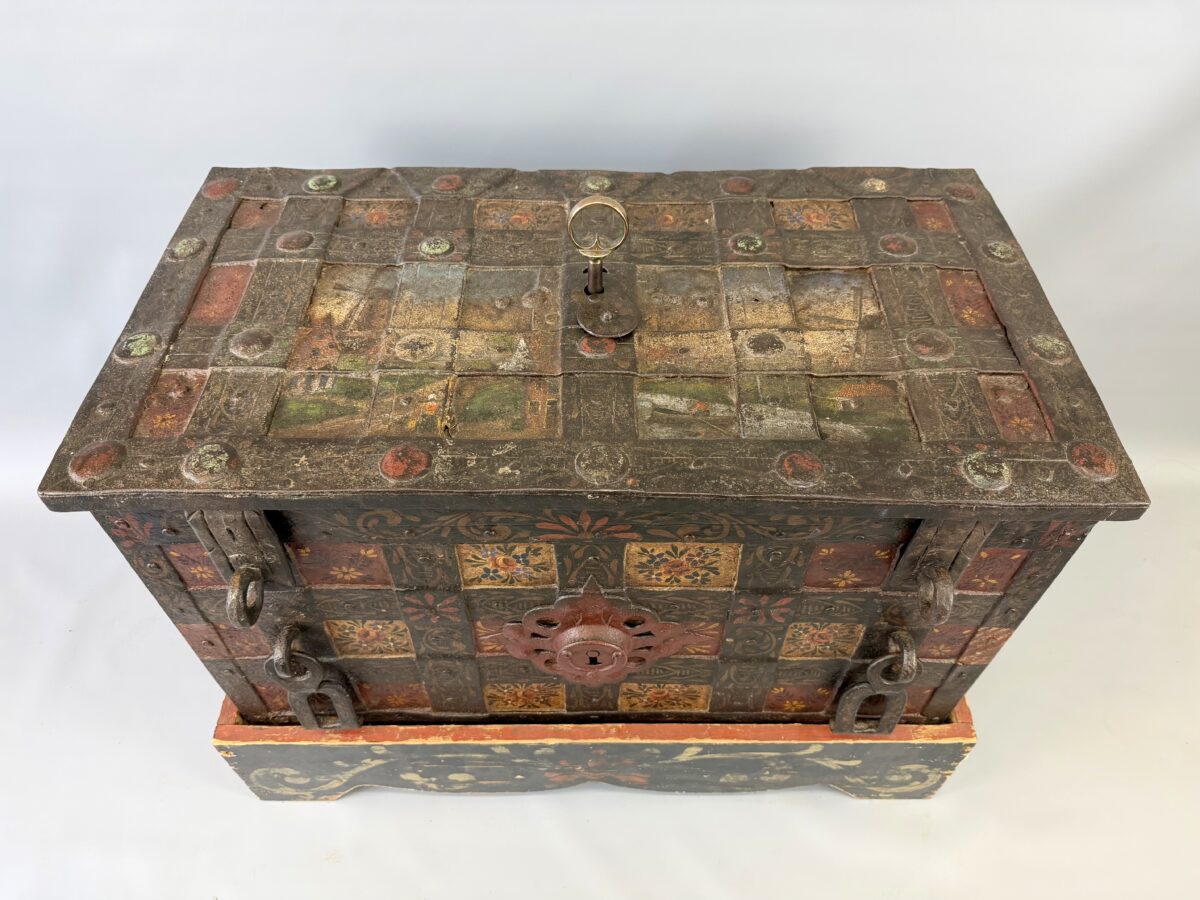 Geldkist met beschildering